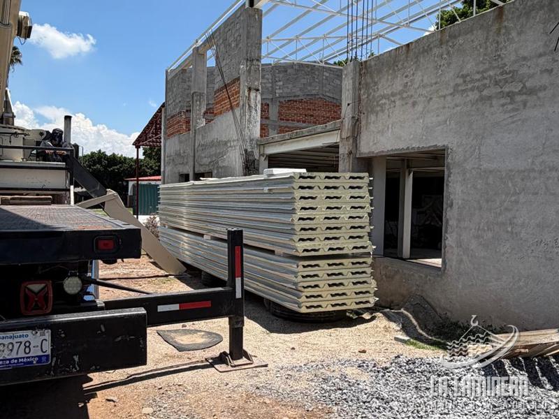 Descarga de panel en obra