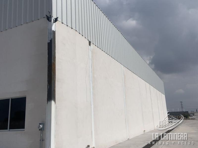 Nave terminada · lámina en muros